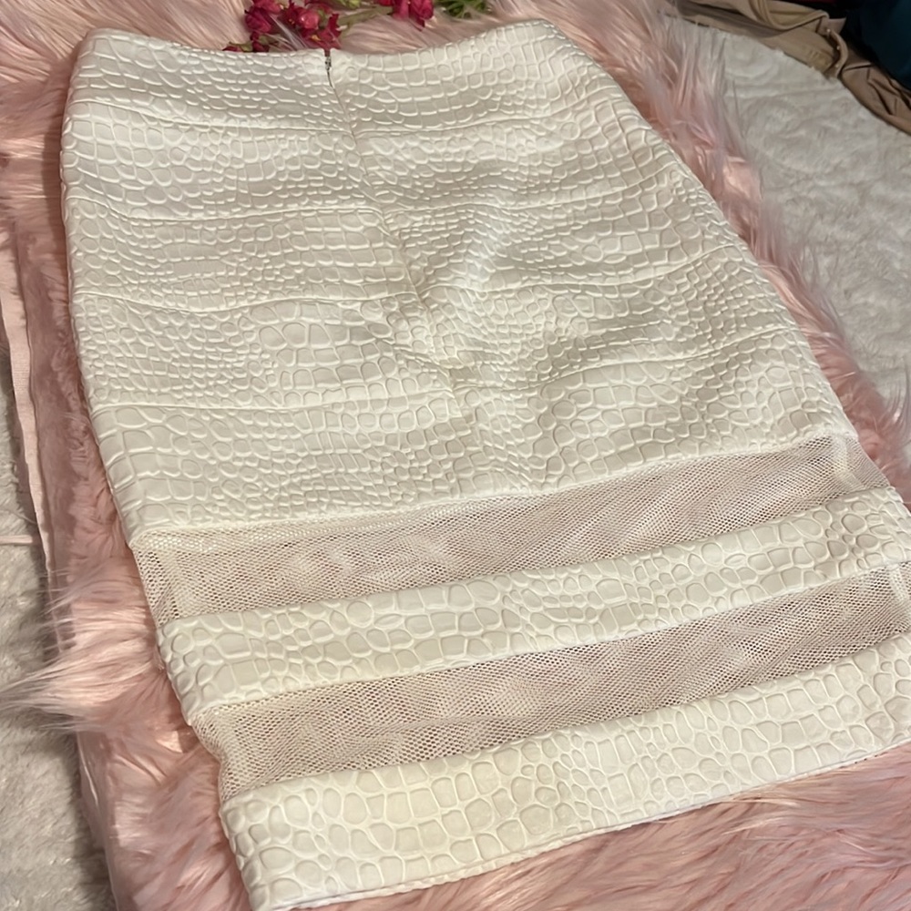 NWOT ALBERTO MAKALI WHITE PEBBLED SKIRT SIZE SMALL - Picture 4 of 4